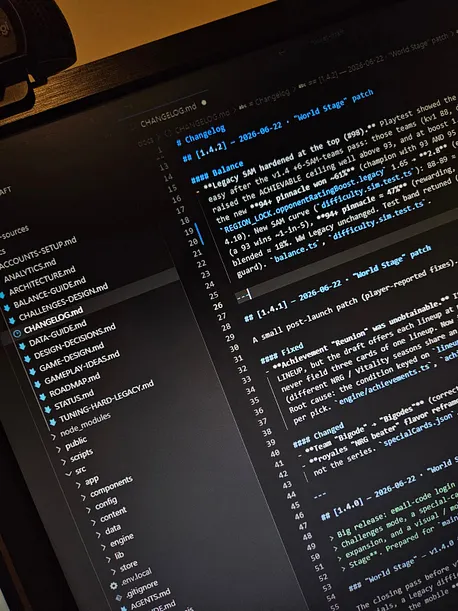 Editor de código aberto no changelog do projeto, com a lista de documentos por área do produto ao lado